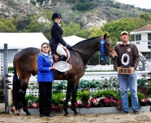 Ashley Pryde and Truly Champion Amateur Owner Hunter Winner Amateur Owner Hunter Classic 2011 Showpark Ranch & Coast Photo Captured Moment Photo